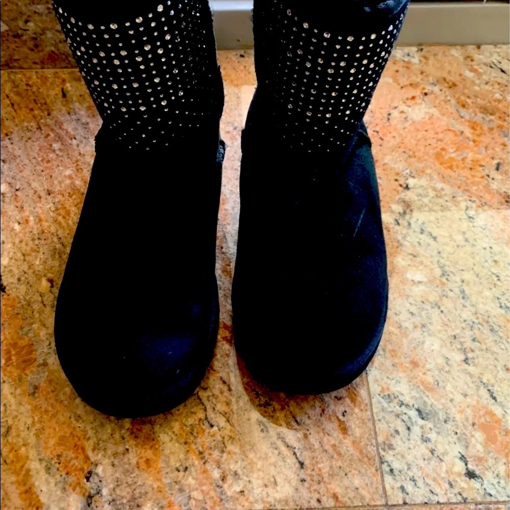 Beautiful Black studded Ugg woman classic boots!